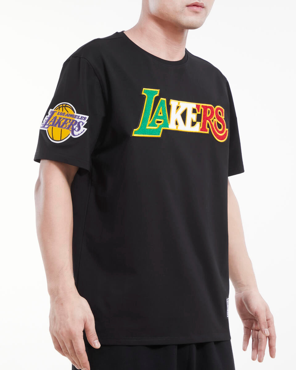 Tシャツ・カットソー Pro Standard NBA Los Angeles Lakers Team Logo Tee Pro Standard UO Exclusive NBA Los Angeles Lakers Graphic Tee
