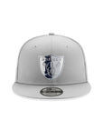 Las Vegas Raiders Gray NFL Metal Badge 9Fifty Snapback