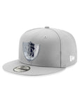 Las Vegas Raiders Gray NFL Metal Badge 9Fifty Snapback