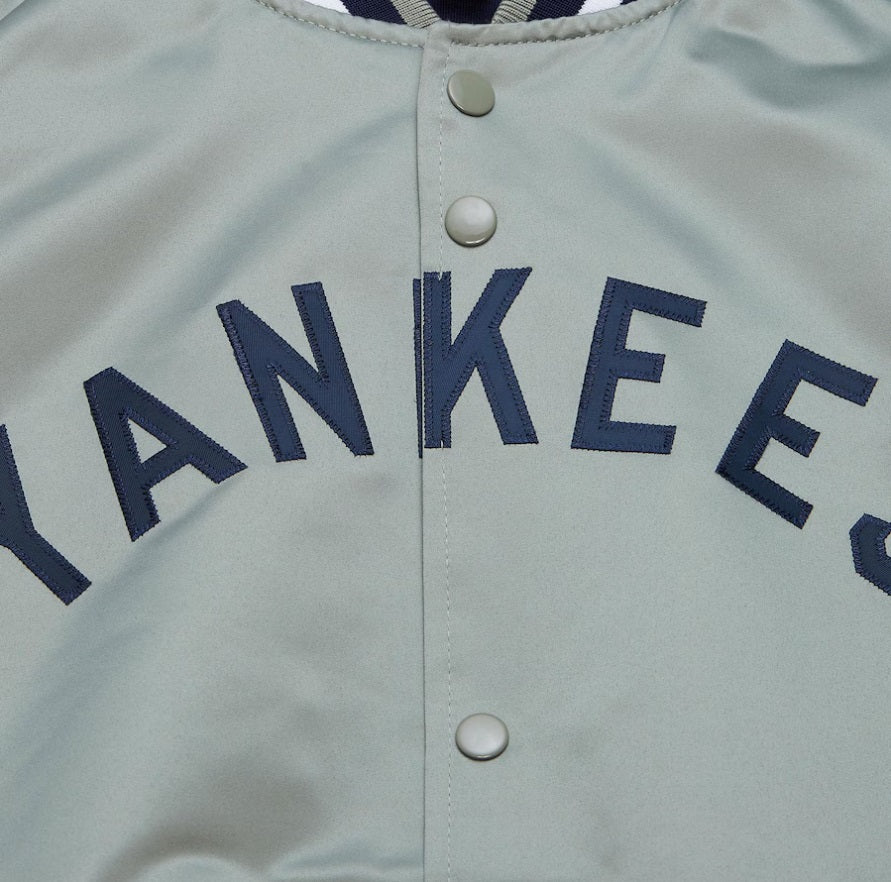 Mitchell &amp; Ness New York Yankees Lightweight Grey Satin Jacket