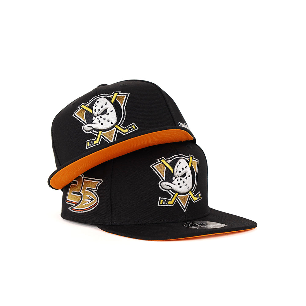 Mitchell & Ness Anaheim Ducks Vintage Off-White Snapback Hat