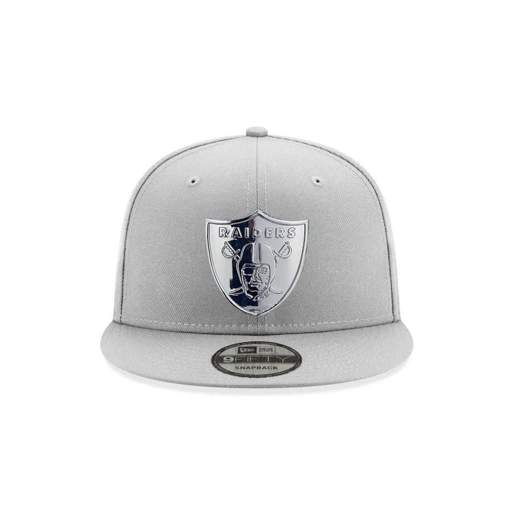 Las Vegas Raiders Gray NFL Metal Badge 9Fifty Snapback
